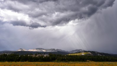 Оранжев и жълт код за значителни валежи в събота