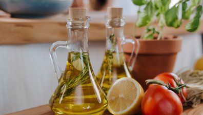 Зехтинът се превръща в течно злато, очаква се да достигне €25 за литър в Гърция