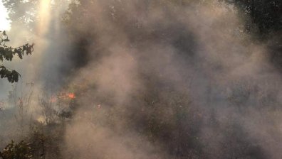 Пожар гори в близост до седмичната детска градина в Старозагорски минерални бани