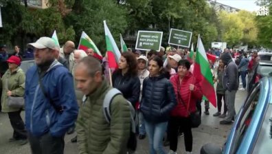 "Писна ни да дишаме мръсен въздух": Протест срещу завод във Велико Търново