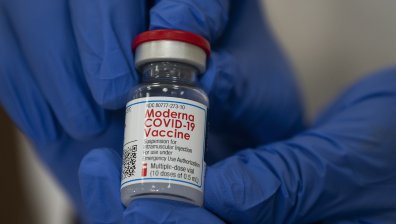 Лекар с остра алергична реакция след имунизиране с ваксината на Moderna