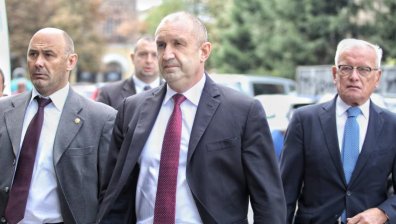 Радев: Бизнесът има избор да работи при дадените условия или да затвори срещу компенсации
