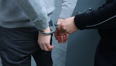 Съдия решава дали да остави в ареста колегата си от Търговище, хванат с подкуп