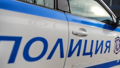 Добрият пример: Полицаи от Ихтиман помогнаха на шофьор с болки в сърцето