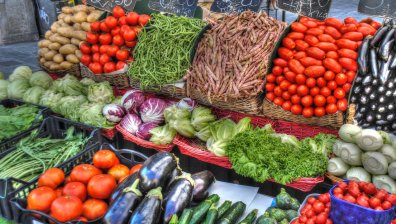Втора поредна седмица цените на някои храни слизат надолу, зеленчуците поевтиняват