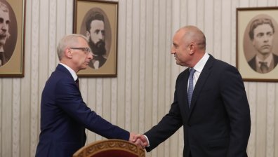 Радев приема в президентството ПП-ДБ след поисканата от тях среща