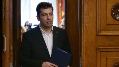 Петков: Няма да подкрепим правителство на ГЕРБ-ДПС, за което си мечтае Пеевски