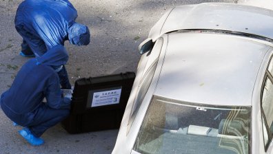 Взрив рани двама и разруши сграда в предградие на Солун