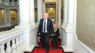 Гешев: ВСС е нелегитимен да избере нов главен прокурор, но легитимен да ме освободи