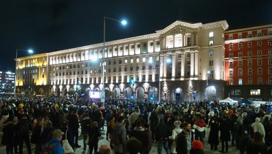 Управляващите усещат надигащото се напрежение и изпускат нервите си