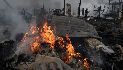 Пламнаха множество пожари в Русия и Украйна след размяна на удари с дронове