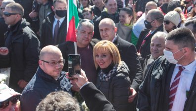 Румен Радев и политици взеха участие в честванията на връх Шипка