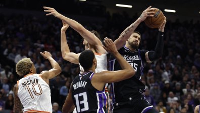 "Сакраменто" без Везенков разгроми "Торонто Раптърс"