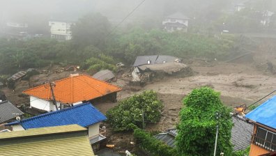 Свлачище в Япония помете цели сгради, поне 20 души са в неизвестност (+ВИДЕО)