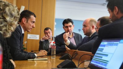 В търсене на "пръв между равни": СОС гласува отлагането на избора на председател