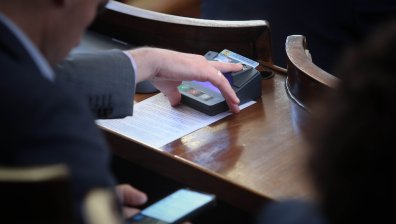 Официално: Депутатите отнеха концесията на "Росенец" от "Лукойл"