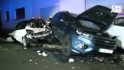 Катастрофа и пожар в Германия: Пиян шофьор се вряза в паркирани коли