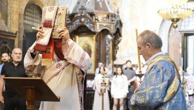 Кръщене и църковен брак: Пригответе си от 50 до над 300 евро