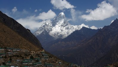 Лавина погуби седем алпинисти и водачи в Непал