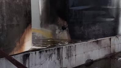 Олио се лее по улиците на Миколаев, дронове удариха цистерни, атакувани и с ракети (+ВИДЕО)