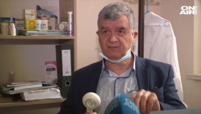 Наши медици с термометър, засичащ Ковид-19 преди появата на симптоми