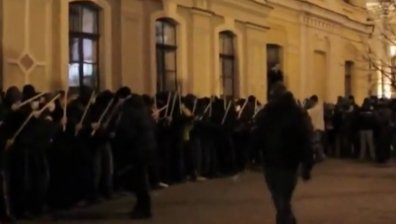 Украинската опозиция укрепи барикадите на площад &bdquo;Независимост&ldquo;