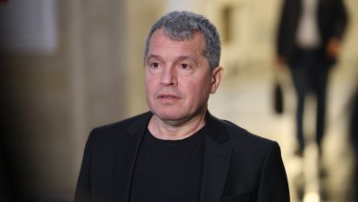 Тошко Йорданов: Посолството ли ви е стиснало за генномодифицираните шишарки, колеги?