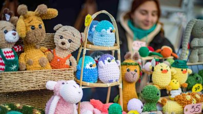 Базар на изкуствата и занаятите на столичния пл. "Славейков" (СНИМКИ)