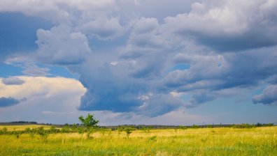 Жълт код в 10 области у нас: Остават условията за градушки