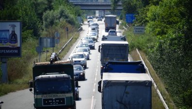 Гърция затваря границата за пътуване през нощта заради заразата