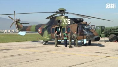 Самолети и вертолети правят генерална репетиция за Деня на храбростта