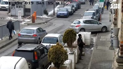 Издирват мъж, счупил прозорец на синагогата в София