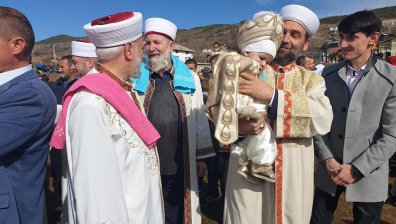 Колорит, масов сюнет и "детска сватба" в родопското село Рибново