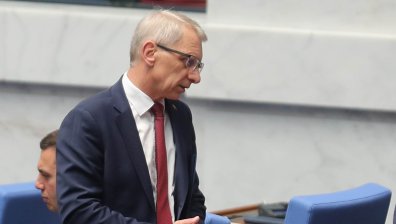 Съдът реши: Билбордът на Николай Денков е свален законно