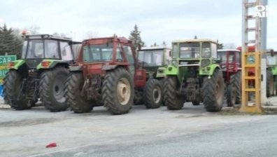 Нови опити на гръцките фермери да блокират границата 