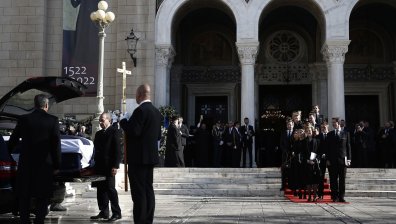 При драконовски мерки за сигурност: Гърция се прости с крал Констатинос Втори
