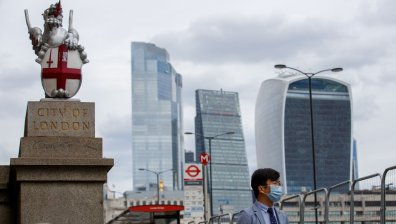 Забраняват събиране на повече от 6 души във Великобритания