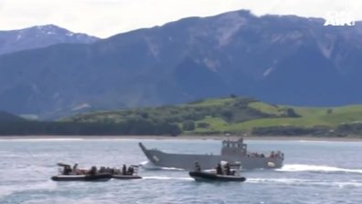 Военни кораби евакуират хора от Кайкоура