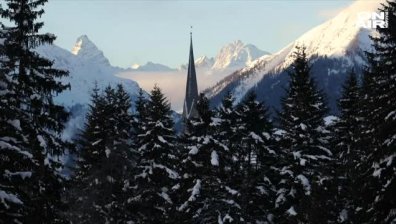 Мрак и студ посрещна делегатите в Давос