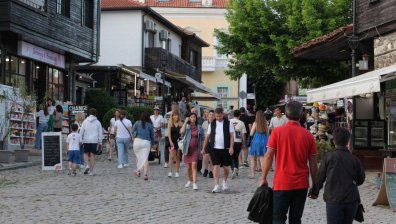 Колко струва обядът в Созопол и какви са цените по плажните барове (ВИДЕО)