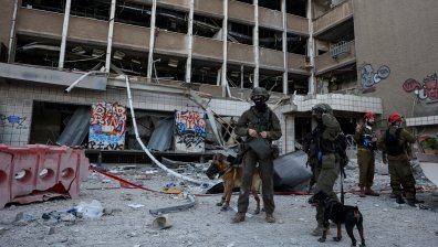 Израел и Иран продължиха с атаките и през нощта