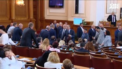 НС: Без споразумения за прием на мигранти у нас