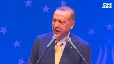 Десетки хиляди поддръжници посрещнаха Ердоган в Сараево