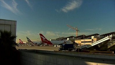 Наредиха на Qantas да поднови работа