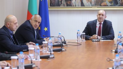 Навръх Гергьовден Борисов и Радев отново влязоха в задочен спор