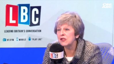 Заради Brexit: Тереза Мей се бори с най-голямата криза в управлението си