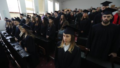 На официална церемония връчиха дипломи на бакалаврите и магистрите от ВУЗФ