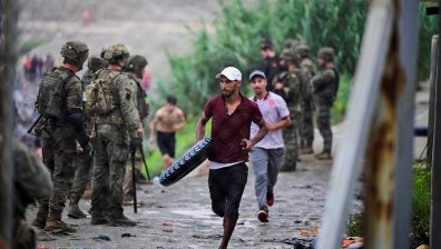 Щурмът на мигрантите в Сеута: Загинали хора и страх в Испания