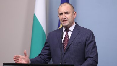 КС гледа искането на Радев спрямо комисията за нова Конституция