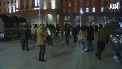 Шествие до Орлов мост блокира движението